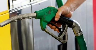 Stire din Economie : Reducere la motorină, dar prețurile rămân ridicate. Scăderea accizei nu se simte în buzunarele șoferilor