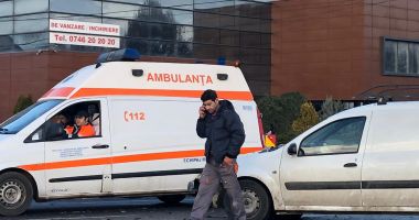 Accident spectaculos la Lazu. O mașină s-a urcat pe parapeții despărțitori - 4