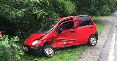 Accident grav la Valu Traian, la Popas. Două femei rănite - 3
