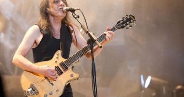 Stire din Monden : TRUPA AC/DC ESTE ÎN DOLIU! A murit Malcolm Young, FONDATORUL LEGENDAREI TRUPE