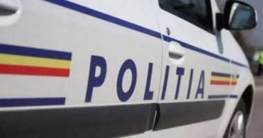 Stire din Eveniment : Un copil de opt ani şi mama sa au ajuns la spital după ce un tânăr şofer a făcut o depăşire riscantă