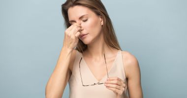 Stire din Sănătate : Acidul hialuronic menține ochii lubrifiați și reface umiditatea pierdută
