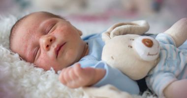 Stire din Sănătate : Acneea bebeluşului poate dura săptămâni întregi, până se vindecă