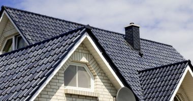 Stire din Eveniment : Un bărbat a fost găsit mort pe acoperișul unei case. Iată cum a ajuns acolo