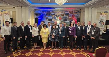 Stire din Politică-Administrație : Primari ai comunelor constănțene, premiați la Adunarea ACoR
