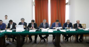 Stire din Politică-Administrație : Senatorii, raport favorabil pentru prescrierea unor fapte