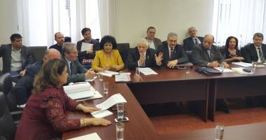 Stire din Politică-Administrație : ACoR solicită salarii în loc de indemnizații pentru consilieri