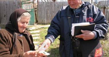 Stire din Social : A crescut pensia socială. Când ajung banii la beneficiari