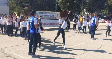 Stire din Sport : Jucătorii de la Frontiera Tomis promovează oina în rândul elevilor