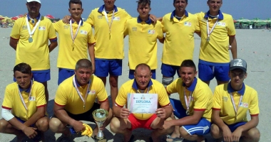 Stire din Sport : Oină pe plajă. ACS Frontiera Tomis, imbatabilă!