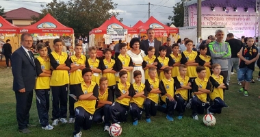 CS Victoria Cumpăna, haine noi de gală