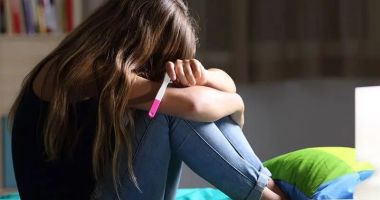 Stire din Eveniment : Bărbat arestat după ce a întreținut un act sexual cu fiica sa vitregă de 13 ani. Fata a rămas însărcinată