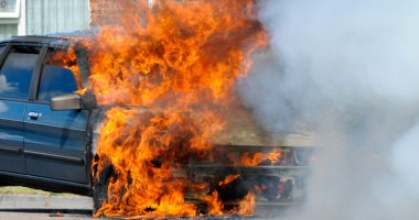 Stire din Eveniment : Două maşini cuprinse de flăcări, în această dimineaţă, la Constanţa