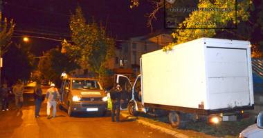 Țigări  de contrabandă ascunse în pereții mașinii - 2