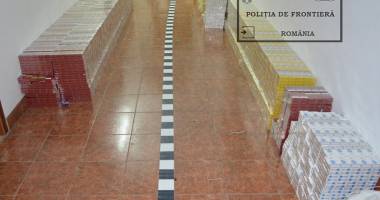 Țigări  de contrabandă ascunse în pereții mașinii - 3