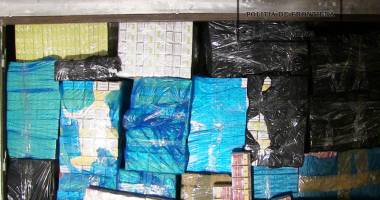 Țigări  de contrabandă ascunse în pereții mașinii - 7