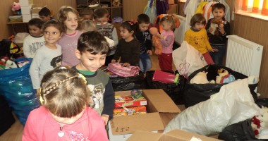 Stire din Cultură-Educație : Acțiune caritabilă "Spiridușii Moșului"
