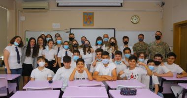 Stire din Cultură-Educație : Militarii americani și britanici au vizitat Școala Gimnazială nr. 30 din Constanţa
