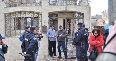 Stire din Social : Nu își permit să plătească apa, dar locuiesc în vile luxoase