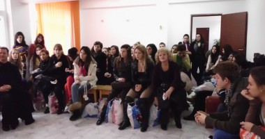 Elevii de la Colegiul "Mihai Eminescu" au învățat că bogăția vine dăruind - 2