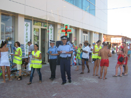 Turiștii din Mamaia, învățați de polițiști ce să facă pentru  a nu fi prădați de hoți - 2