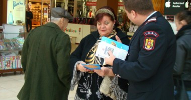 Stire din Eveniment : Acțiune preventivă a pompierilor la mall