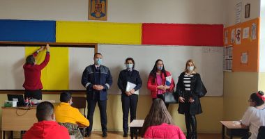 Forțele de ordine, activități preventiv-educative în scolile din județul Constanța - 2