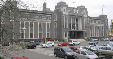 Stire din Economie : Acțiunile administrațiilor portuare și aeroporturilor nu vor fi vândute în 2014