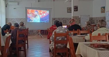 Stire din Social : Activitate de recuperare pentru vârstnicii Căminului din Constanța. Tema aleasă, muzica