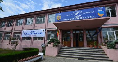 Stire din Cultură-Educație : Expoziţie de proiecte la Liceul Teoretic „Carmen Sylva”