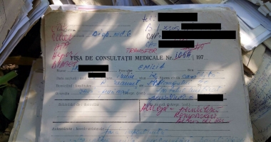 DREPTURILE PACIENTULUI, CĂLCATE ÎN PICIOARE! Documente medicale aruncate la pubelă, în văzul tuturor