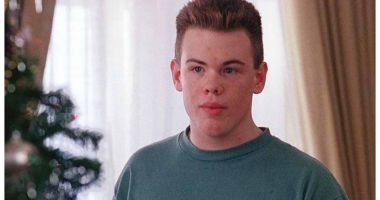 Stire din Actualitate : Devin Ratray, actorul care l-a jucat pe fratele lui Kevin în Singur Acasă, arestat după ce ar fi încercat să-și sugrume prietena