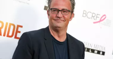 Stire din Actualitate : Asistentul lui Matthew Perry, condamnat la trei ani de închisoare după moartea actorului din „Friends”