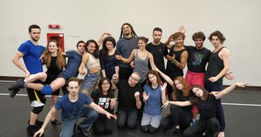 Stire din Cultură-Educație : Actorii din spectacolul "On the Roof" aterizează la Constanța