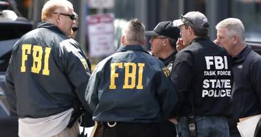 Stire din Actualitate : Acuzații șocante ale companiei Apple: FBI vrea să creeze un stat polițienesc
