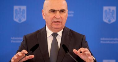 Stire din Actualitate : Ilie Bolojan dă asigurări că salariile profesorilor nu vor fi tăiate