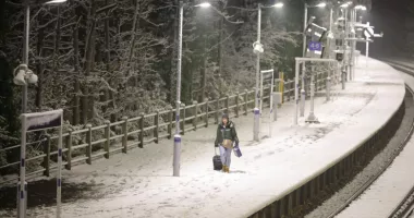 Stire din Actualitate : Zăpada perturbă transporturile în Franţa, Marea Britanie şi Olanda