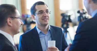 Stire din Social : Vlad Voiculescu, despre reducerile de cheltuieli din Sănătate: Mii de oameni își vor pierde viața în spitale
