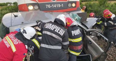 GALERIE FOTO / Persoană încarcerată în urma unui accident feroviar - 3