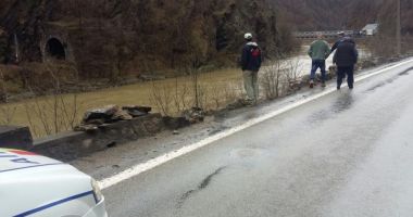 Mașină căzută în Olt. O fetiță de 13 ani, scoasă în stare gravă - 2
