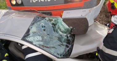 GALERIE FOTO / Persoană încarcerată în urma unui accident feroviar - 2
