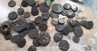 Constanţa. Monede romane şi otomane, descoperite în bagajul unor cetăţeni bulgari, căutători de comori