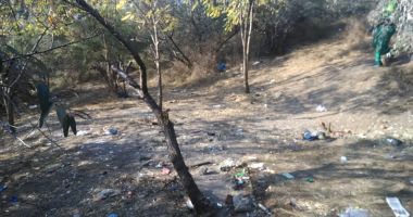 Adăposturile improvizate de pe Valea Portului, desființate de lucrătorii de la salubrizare și polițiștii locali - 2