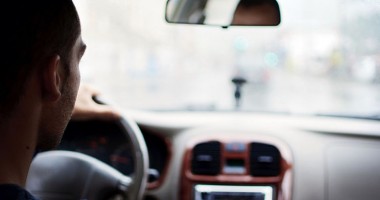 Stire din Eveniment : A dat mașina unui "șofer" fără permis și s-a ales cu dosar penal