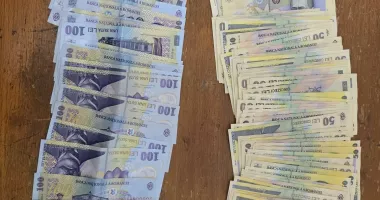 Stire din Eveniment : Tentativă de mită în Mamaia. Bărbat surprins cu bani și substanțe suspecte în timpul unui control al jandarmilor