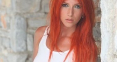 Stire din Monden : Adela Popescu: "Cu ochii mari, înlăcrimați, îmi aplică un șantaj sentimental"