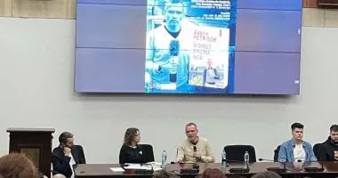 Adelin Petrișor aduce experiența frontului în cartea "În direct din linia întâi", lansată la Universitatea Ovidius - 3