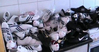 Stire din Eveniment : Adidași contrafăcuți, în valoare de 1 milion de euro, reținuți în portul Constanța