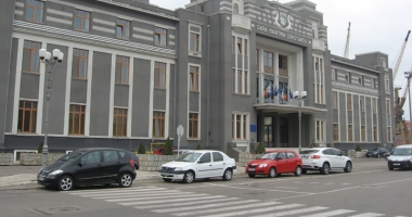 Stire din Economie : Administrația portuară stă cu sabia Consiliului Concurenței deasupra capului