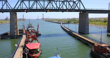 Stire din Economie : Administrația Canalelor Navigabile vrea să achiziționeze două nave multifuncționale